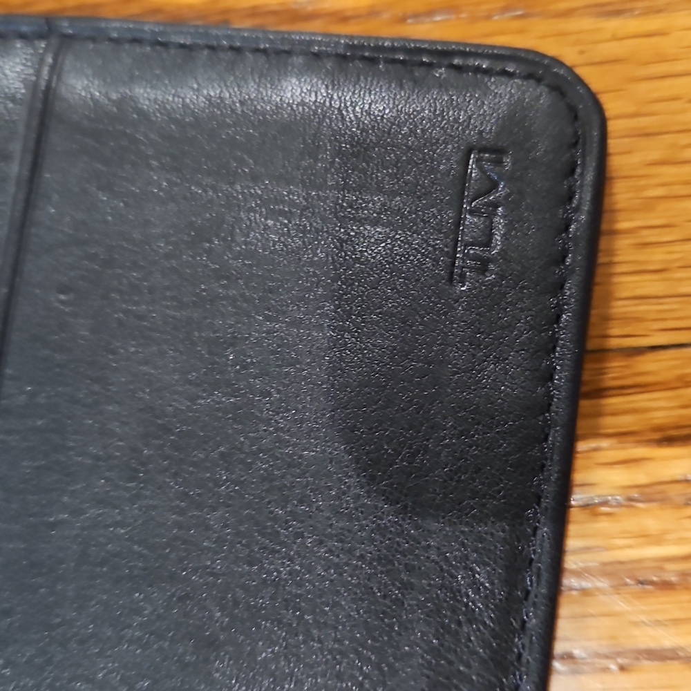 TUMI Leather Passport Case And Wallet - Picture 5 of 9